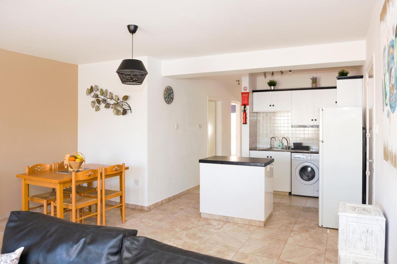 Sofia Apartment 700M Away From The Beach Paralimni Luaran gambar