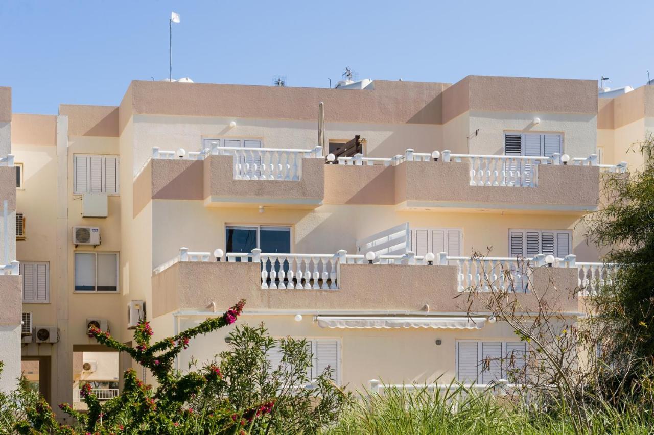 Sofia Apartment 700M Away From The Beach Paralimni Luaran gambar
